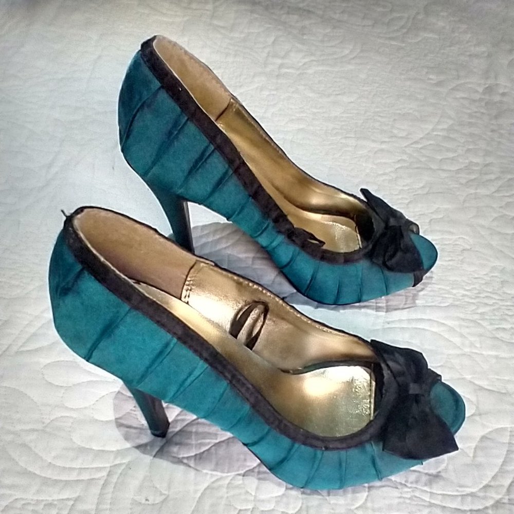 F24 Open Toe Pumps - Picture 3 of 9